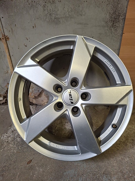 Aluvanne "Rial" 7J×17" pulttijako 5x112
