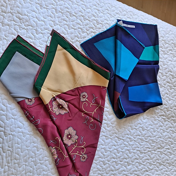 Marja Kurki silkkihuiveja