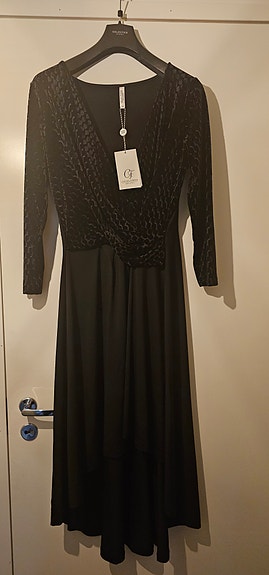 Ilta- tai juhlapuku Musta XL