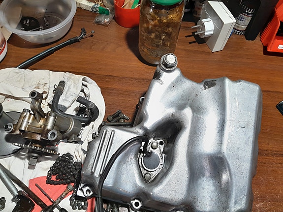 Yamaha yzf-r6 2001 öljypohja ja pumppu