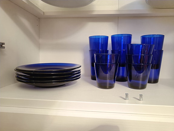 Iittala Kaj Franck siniset lautaset ja lasit