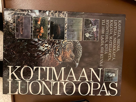 Mökki Elämän ABC sekä 2 Luonto-opas kirjaa, yhteishinta