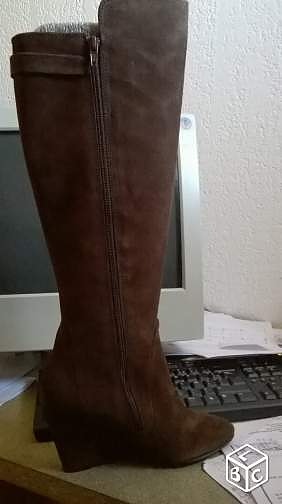 New Women shoes size 36 or 36.5, never weared, it was a gift