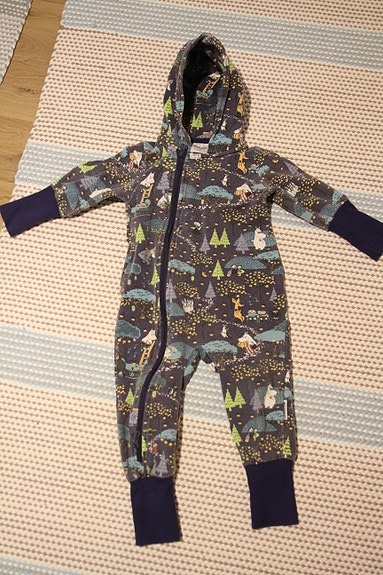 Muumi college-haalari / jumpsuit kokoa 74