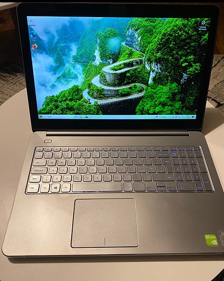 tehokas Dell inspiron 15 7000 läppäri