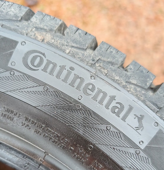 Continental VanContact Ice 215/60 R 17 C (109/ 107R)