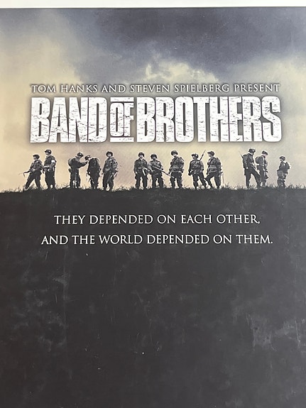 Band of Brothers Tom Hanks ja Steven Spielberg. Voidaan postittaa