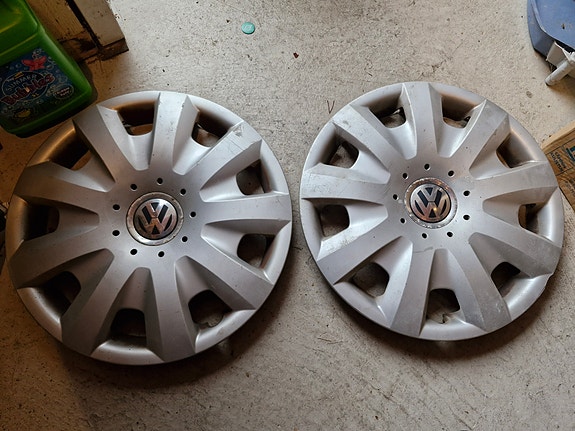 VW alkuperäiset 15" pölykapselit 2kpl