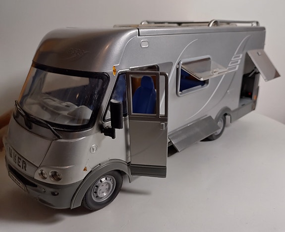 Pienoismalli Hymer matkailuauto