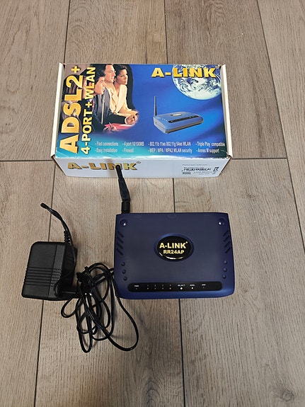 A-link RR24AP ADSL2+ 4-port + WLAN reititin.