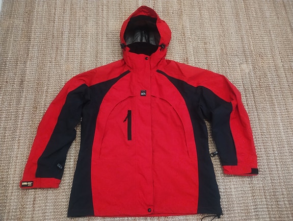 Sasta naisten goretex kuoritakki 42