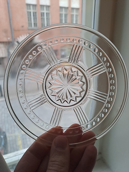 Iittala / Nuutajärvi 2 kpl, lasilautanen h. noin 14,5 cm