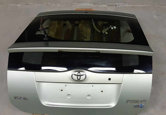 Toyota Prius takaluukku