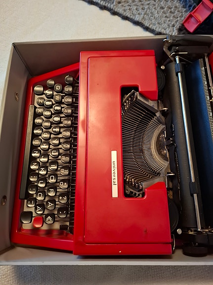 Olivetti Universal Kirjoituskone Punainen