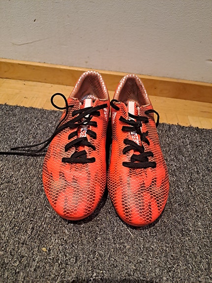 Jalkapallo kengät