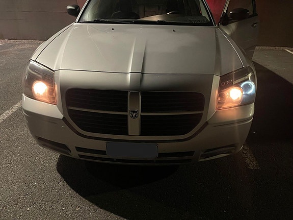 M: Dodge Magnum valoumpiot