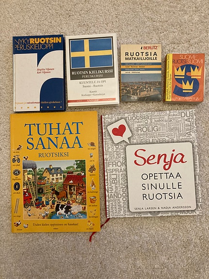 Ruotsin kielen oppikirjat ja sanakirjat + c-kasetit