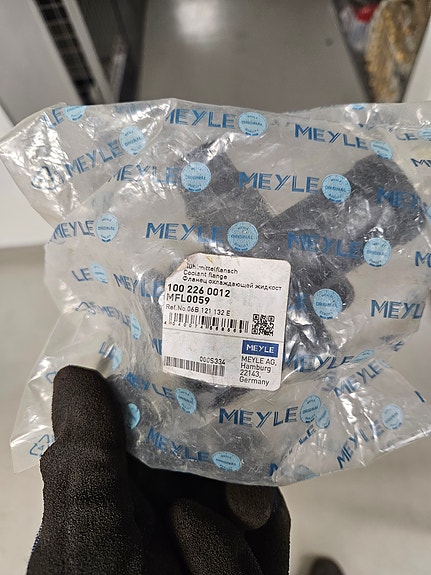Audi A4 1.8T Uusi Termostaattikotelo