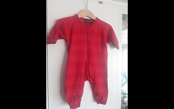 Marimekko punaraidallinen yöpuku 60