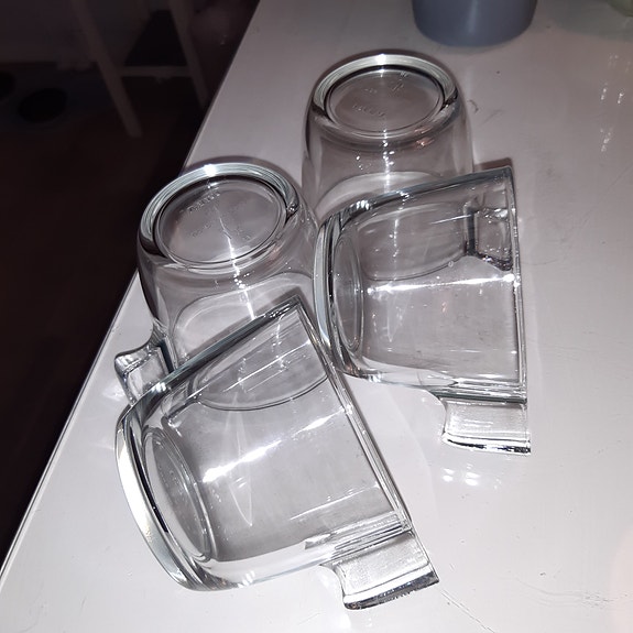Lasiset kahvikupit