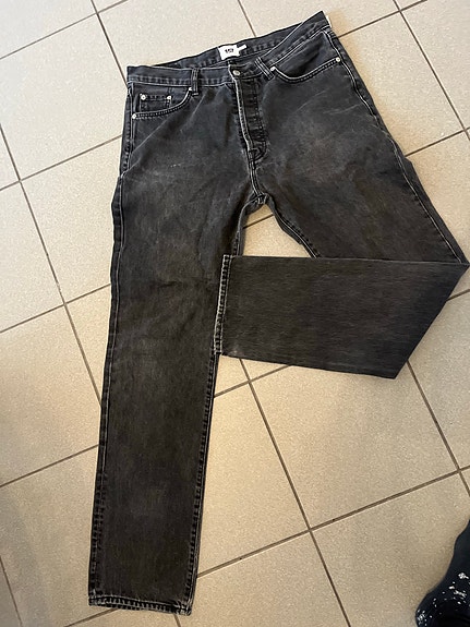 Mustat farkut 32/34