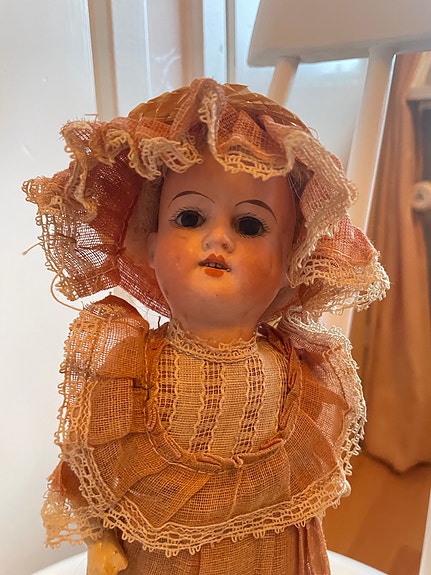 Myydään vanha antiikki nukke 1900- luvun alusta