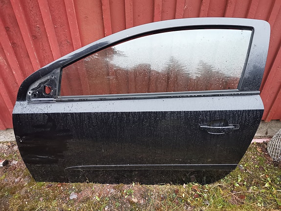 Opel astra h GTC vasen ovi.