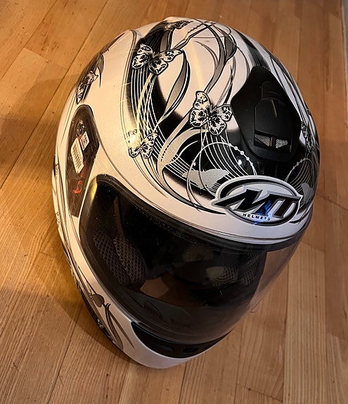MT Thunder Butterfly Kypärä