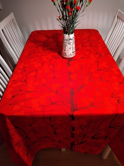Marimekko lumimarja pöytäliina