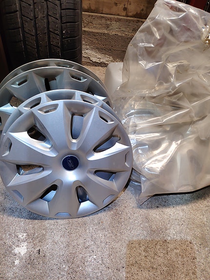 Ford OEM pölykapselit 16" 7kpl