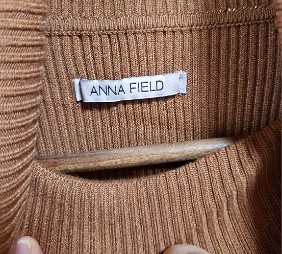 Anna Field Pooloneule