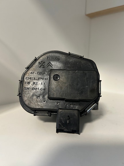 Peugeot partner 1.6hdi kaasuläppäkotelo