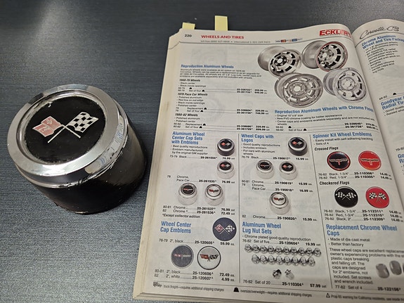 Corvette C3 76-82 wheel cap. 1kpl