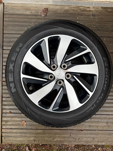Mitsubishi ASX renkaat vanteilla