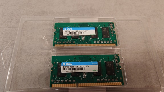 2kpl DSL DDR3L 1866 1GB sodimm muistia