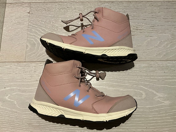 Tyttöjen New Balance kengät 35 / 36 välikausi syksy talvi vaal.pun