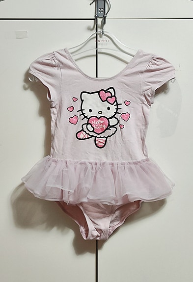 Myydään hello kitty baletti asu