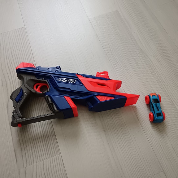 Autoja ampuva pyssy
