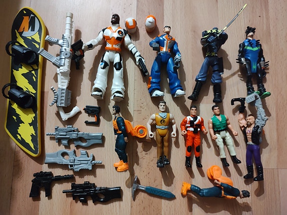 Action man figuureja ja varusteita