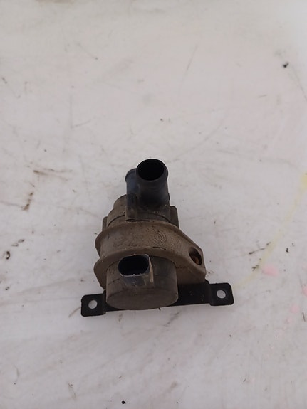 VW Golf 2009-2014 1.2 TSI Kiertovesipumppu 1K0965561L