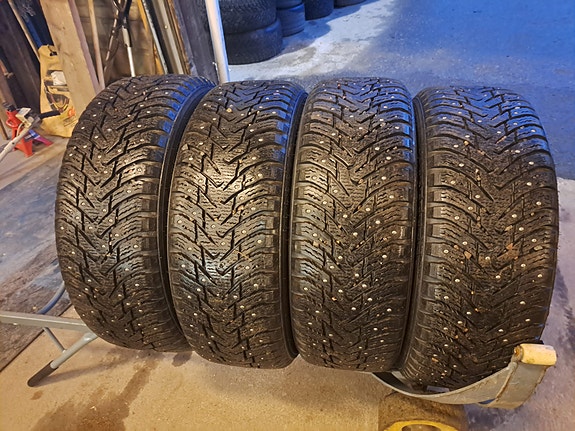 215/60R17 100T Nokian Hakkapeliitta 8 SUV nastarenkaat