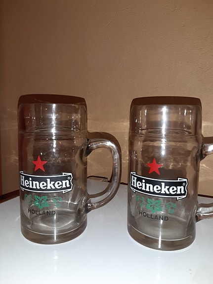 Iso olut tuoppi.