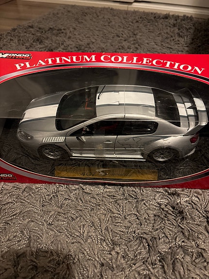 1/18 Peugeot 407 Pienoismalli