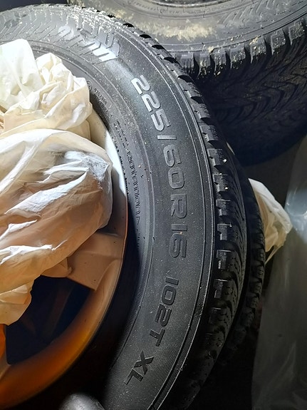 Audin Talvi nastarenkaat alkuperäisillä vanteilla