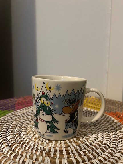 Muumimuki, Kuusen alla