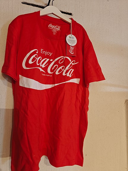 Coca-cola t-paita uusi 170 cm