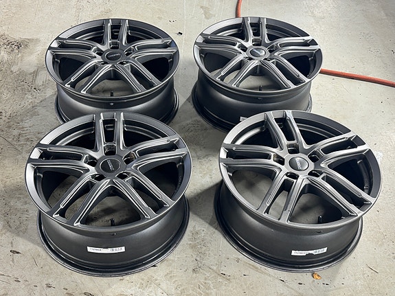 Dezent vanteet 7.5jx17/ ET52/ Pulttijako 5x112/ Keskireikä 66.6