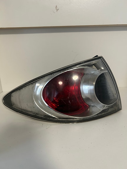 Mazda 6 farmarin vasen takavalo