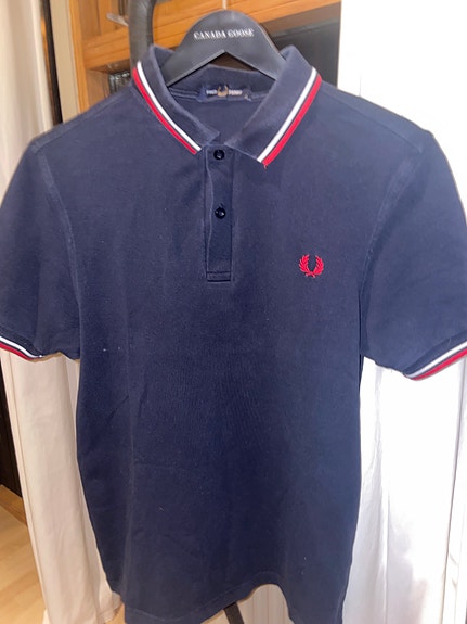 Tummansininen Fred Perry- poolopaita