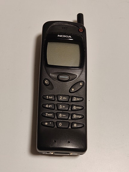 Nokia 3110 ( NHE-8 ) puhelin